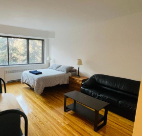 Stylish Montreal Apartment Comfortable Stay in the Golden Square Mile